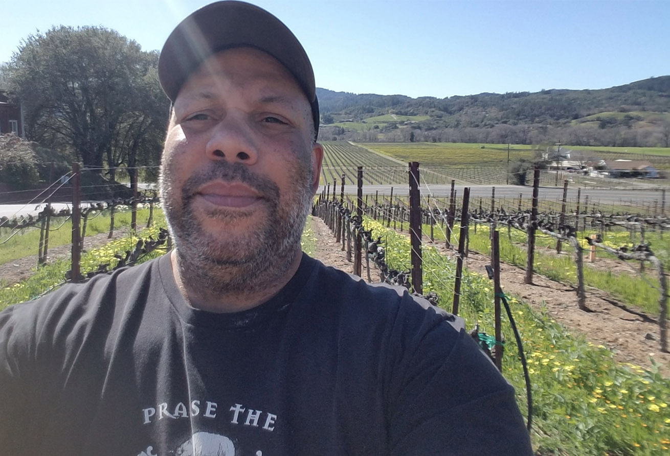 L'Objet winemaker, Dan Glover, in the vineyard taking a selfie
